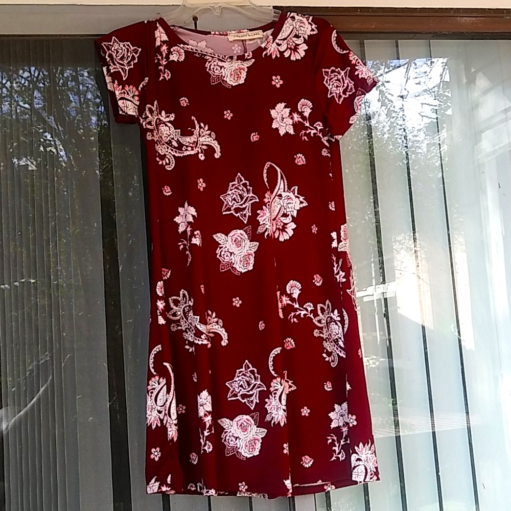 NWOT Tiffany and Grey Flower Short Sleeve …